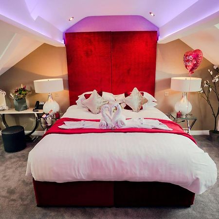 באונס-און-ווינדרמיר Aphrodites Group - Luxury Hot Tub Suites In Central Lake District! מראה חיצוני תמונה