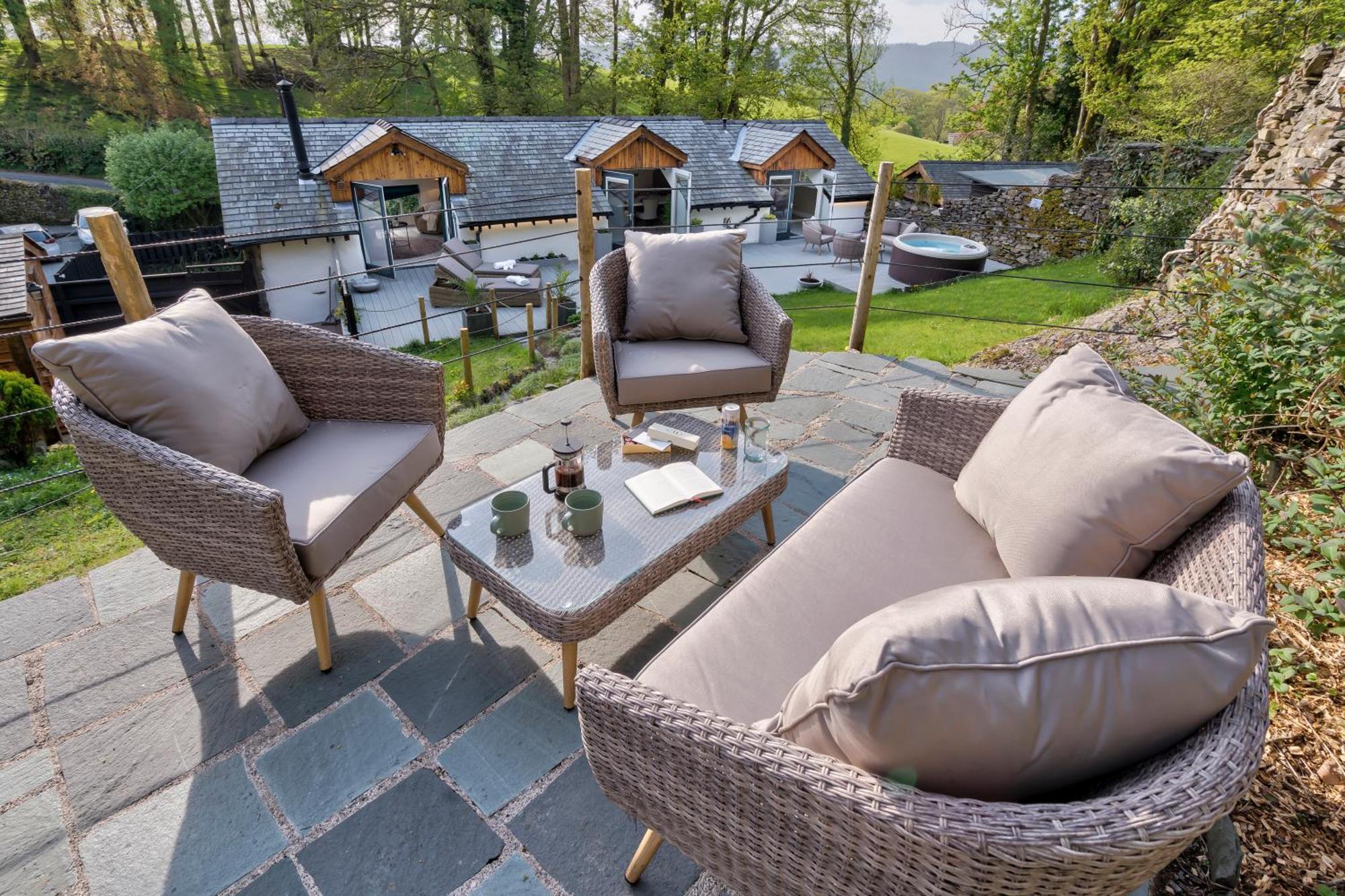 באונס-און-ווינדרמיר Aphrodites Group - Luxury Hot Tub Suites In Central Lake District! מראה חיצוני תמונה