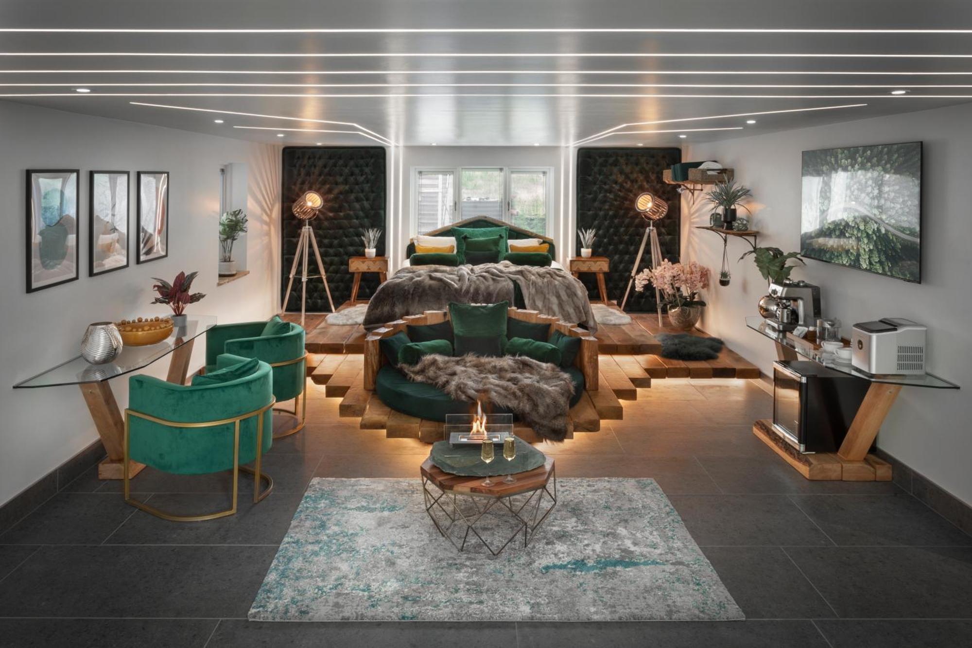 באונס-און-ווינדרמיר Aphrodites Group - Luxury Hot Tub Suites In Central Lake District! מראה חיצוני תמונה
