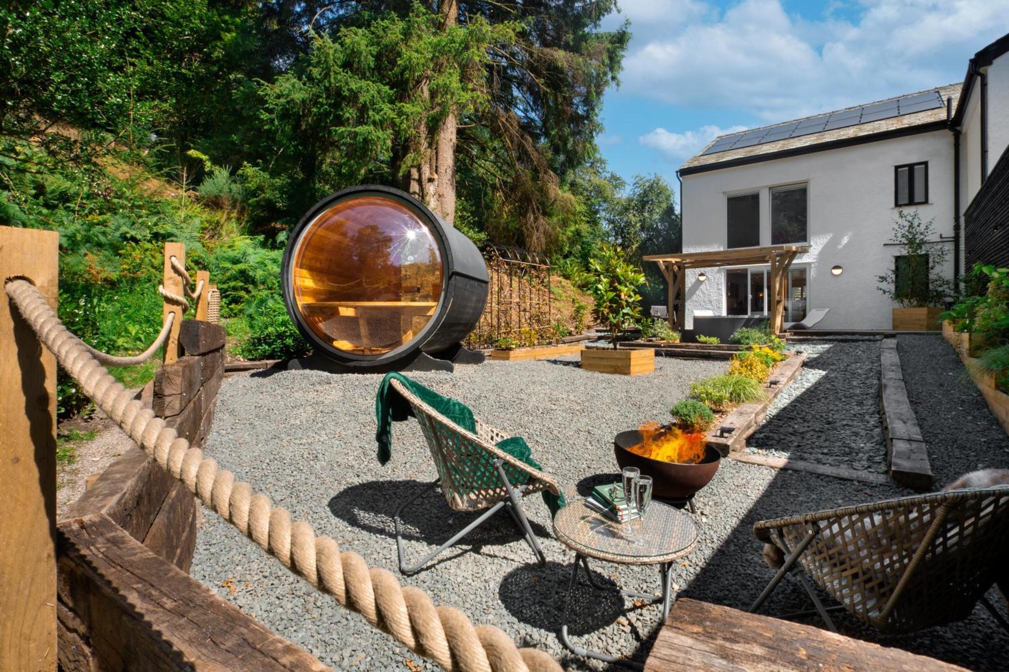 באונס-און-ווינדרמיר Aphrodites Group - Luxury Hot Tub Suites In Central Lake District! מראה חיצוני תמונה