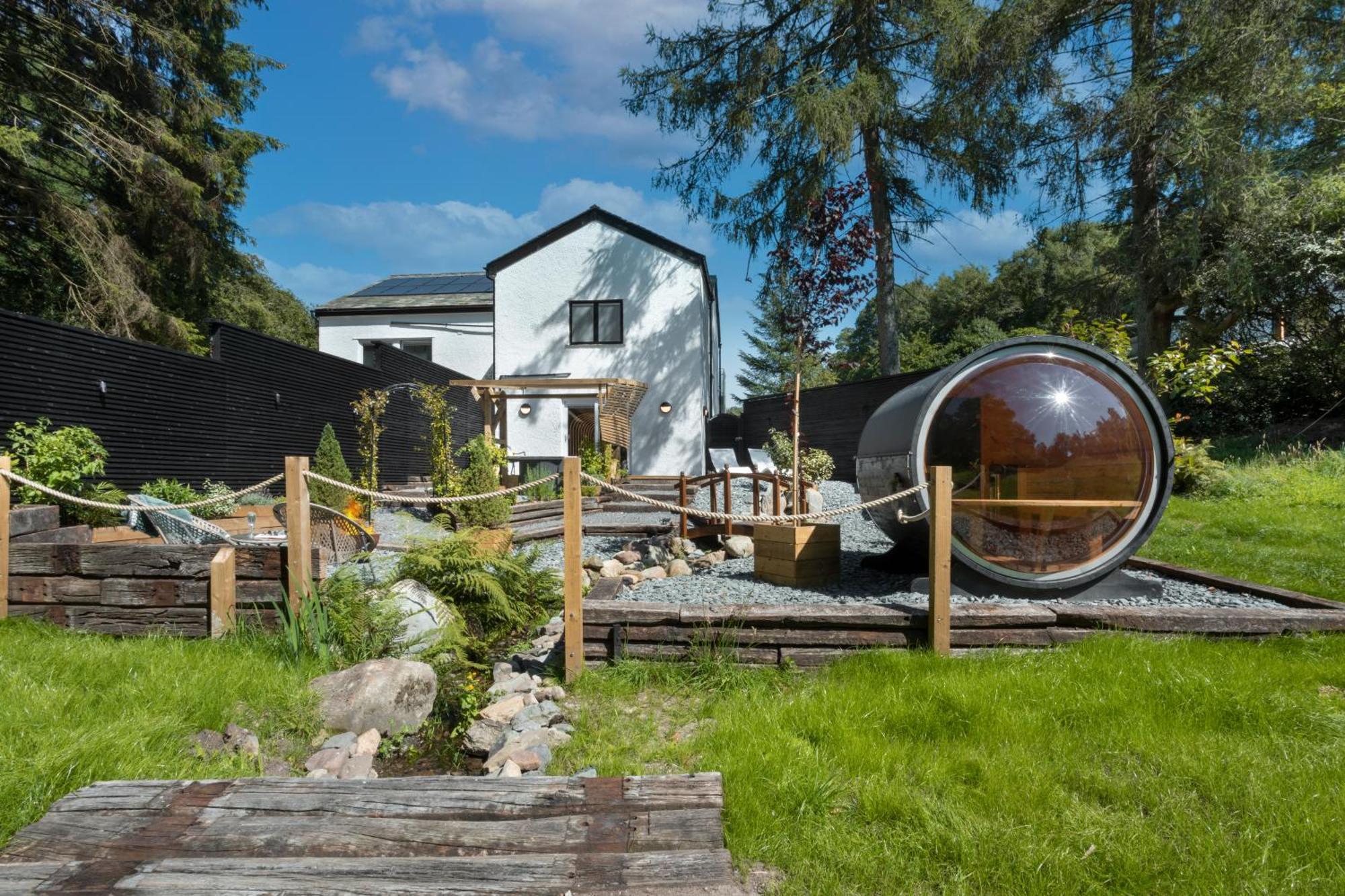 באונס-און-ווינדרמיר Aphrodites Group - Luxury Hot Tub Suites In Central Lake District! מראה חיצוני תמונה