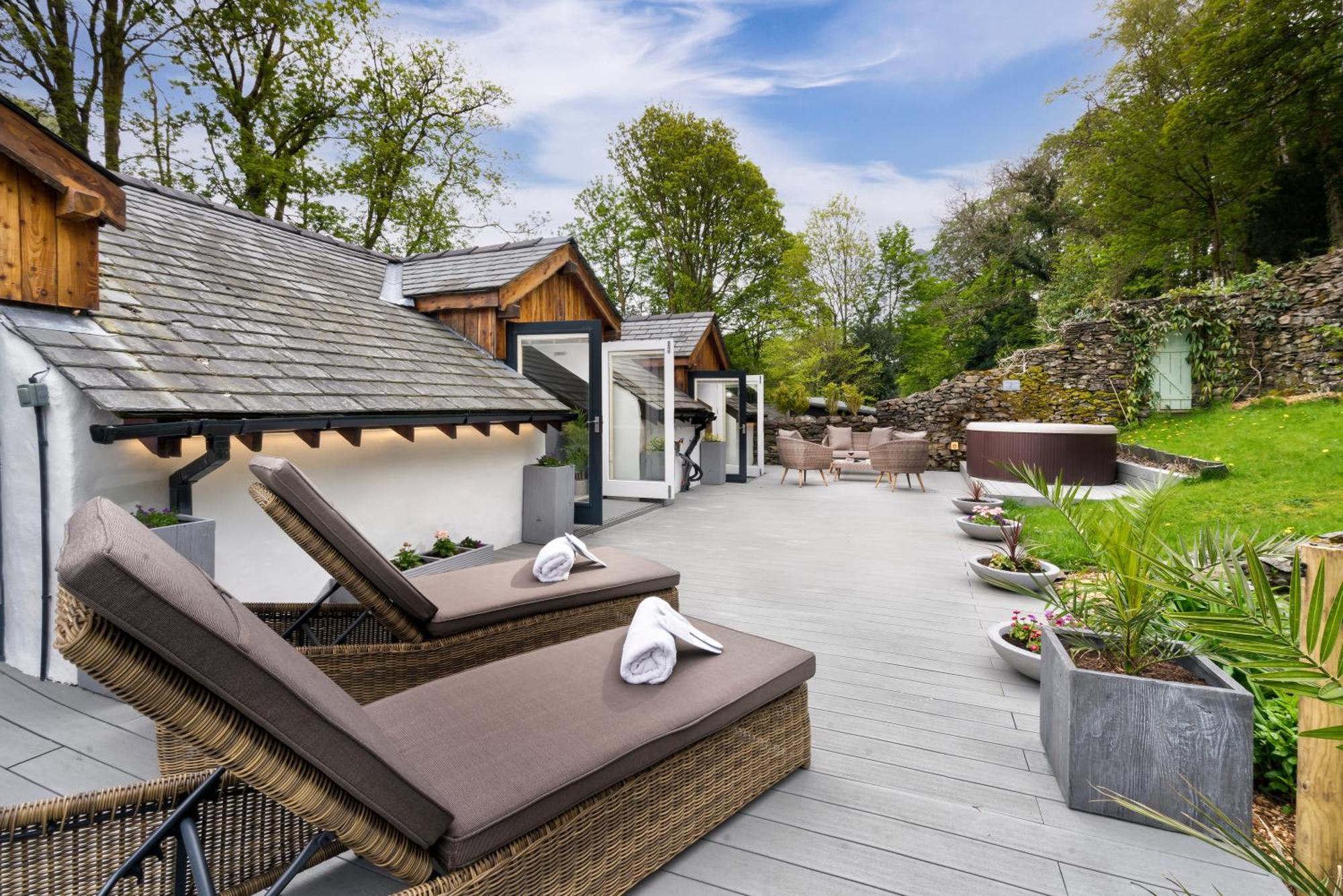 באונס-און-ווינדרמיר Aphrodites Group - Luxury Hot Tub Suites In Central Lake District! מראה חיצוני תמונה