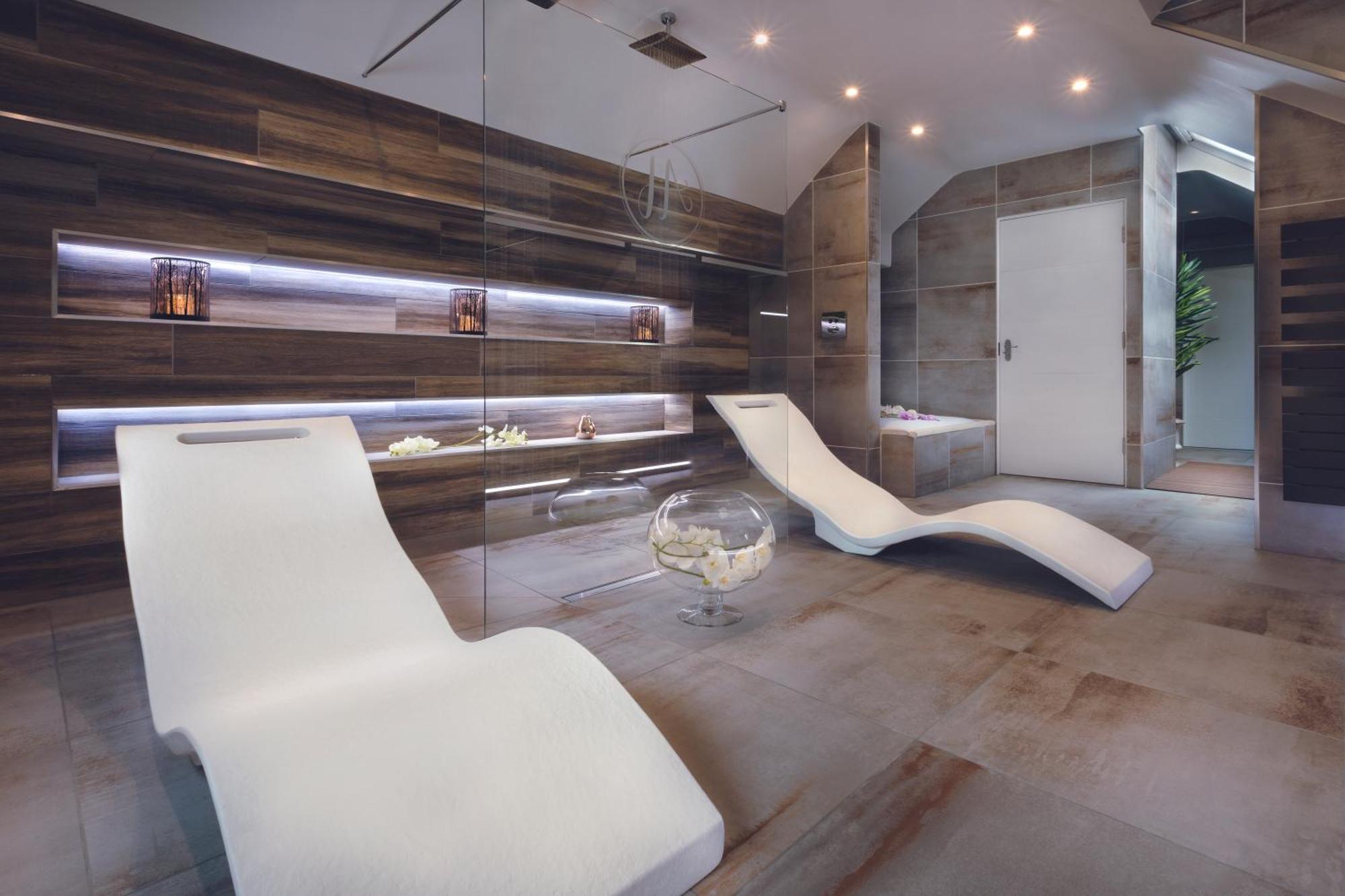 באונס-און-ווינדרמיר Aphrodites Group - Luxury Hot Tub Suites In Central Lake District! מראה חיצוני תמונה