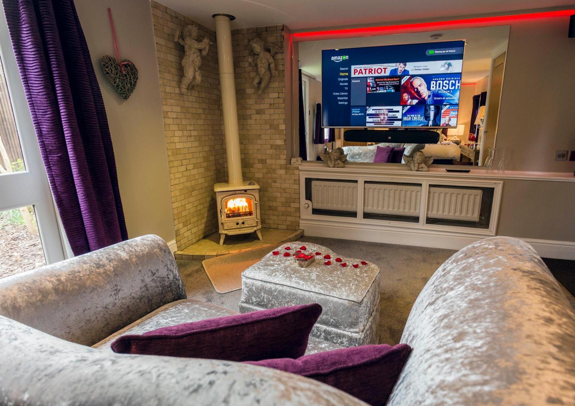 באונס-און-ווינדרמיר Aphrodites Group - Luxury Hot Tub Suites In Central Lake District! מראה חיצוני תמונה