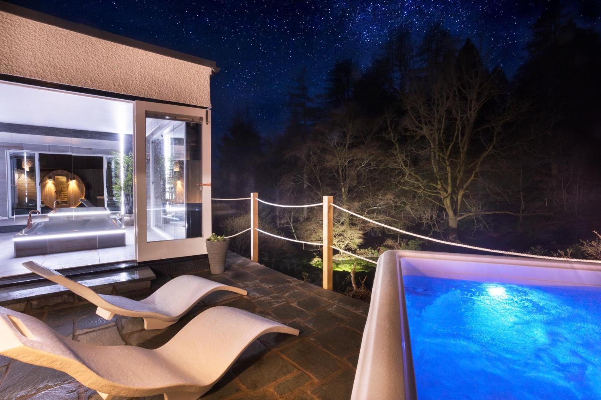 באונס-און-ווינדרמיר Aphrodites Group - Luxury Hot Tub Suites In Central Lake District! מראה חיצוני תמונה