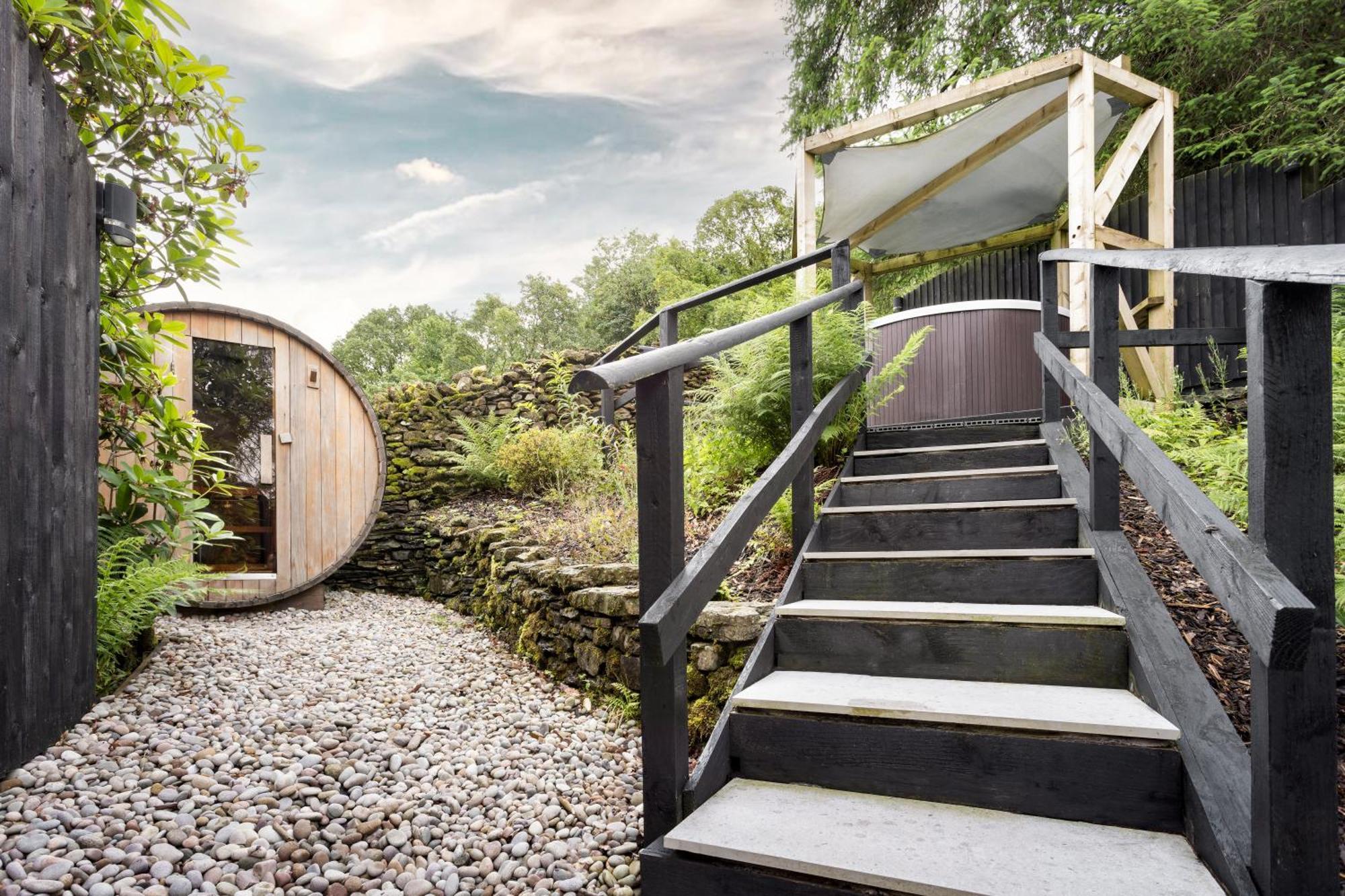 באונס-און-ווינדרמיר Aphrodites Group - Luxury Hot Tub Suites In Central Lake District! מראה חיצוני תמונה