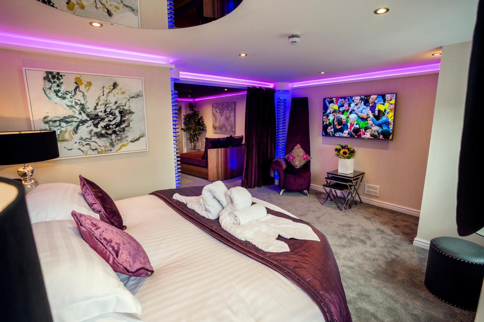 באונס-און-ווינדרמיר Aphrodites Group - Luxury Hot Tub Suites In Central Lake District! מראה חיצוני תמונה