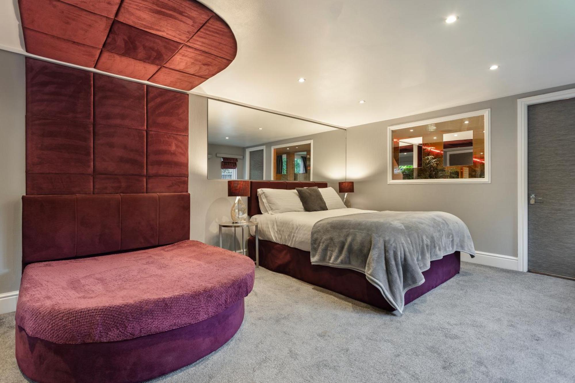 באונס-און-ווינדרמיר Aphrodites Group - Luxury Hot Tub Suites In Central Lake District! מראה חיצוני תמונה