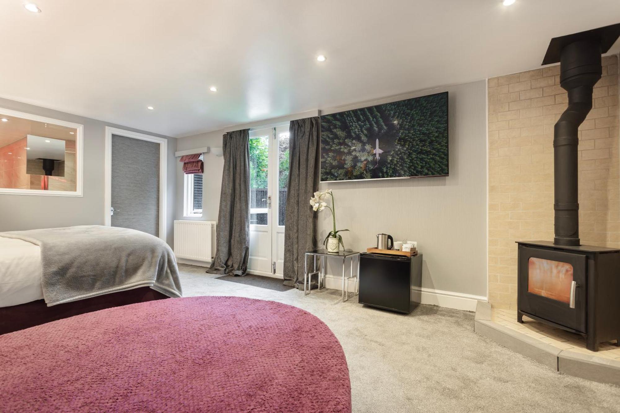 באונס-און-ווינדרמיר Aphrodites Group - Luxury Hot Tub Suites In Central Lake District! מראה חיצוני תמונה